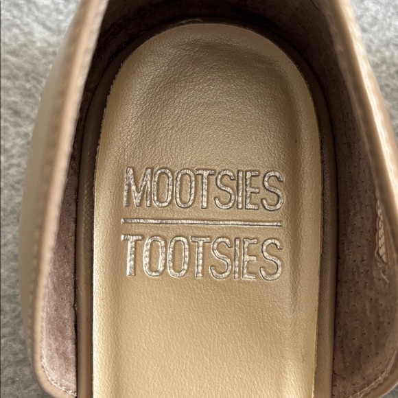 NEW Mootsies Tootsies Women's Neutral Beige Flats 9 - Picture 5 of 9
